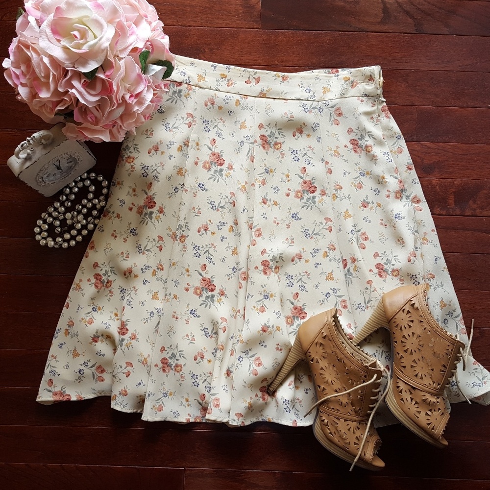 Vintage Cortland Petite Floral Skirt 💕💕💕 - Picture 1 of 8